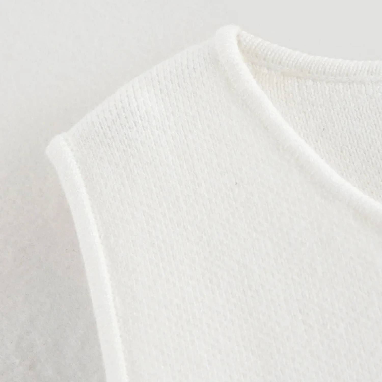 Lila | Elegant Knitted Cropped Tank Top